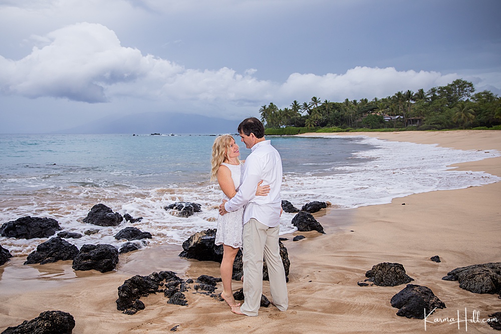 best photographer for couples - maui - hawaii - beach 