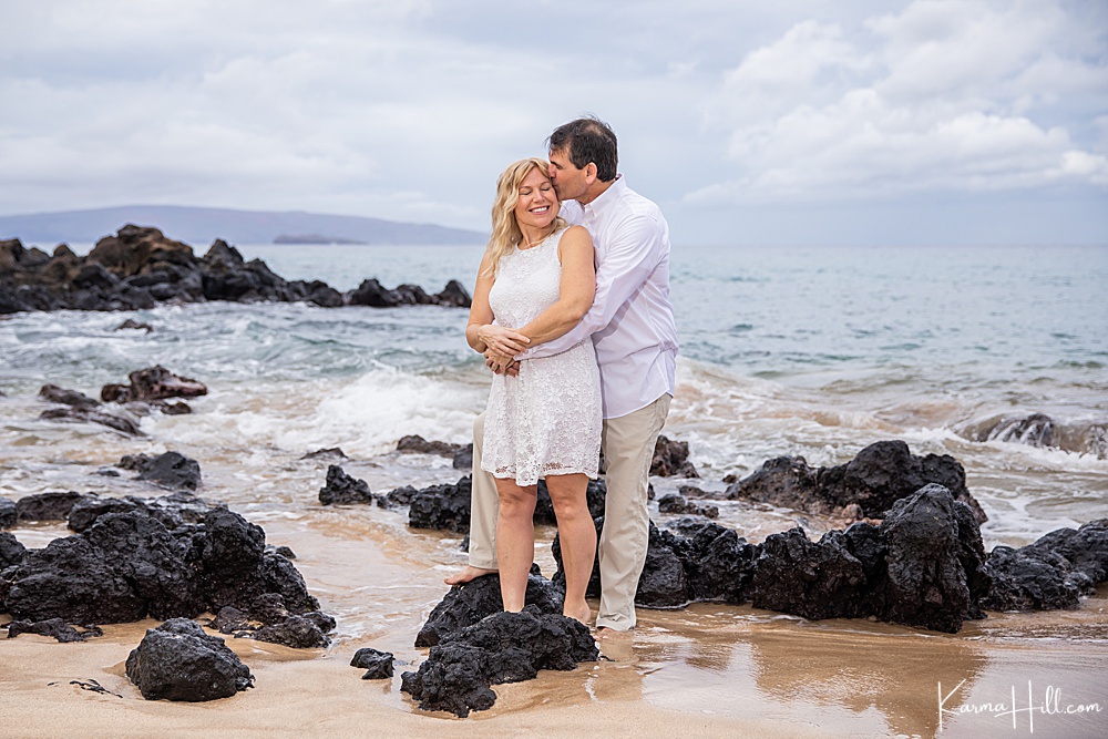 couples pictures in Maui - beach 
