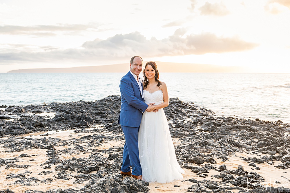 beach wedding photos on Maui 