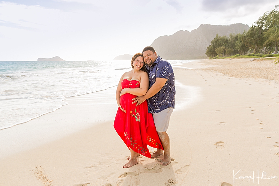 romantic Oahu maternity photos