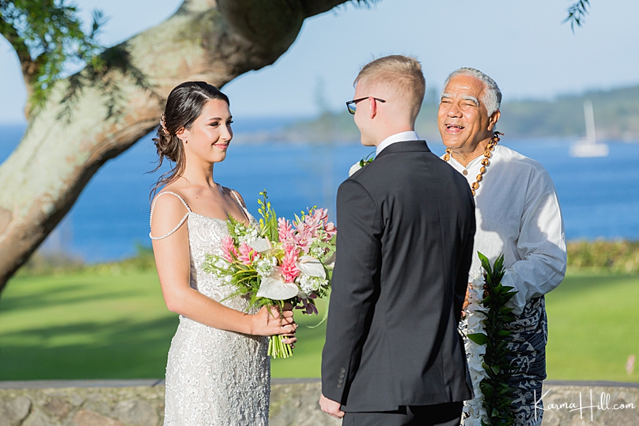 hawaii bride and groom