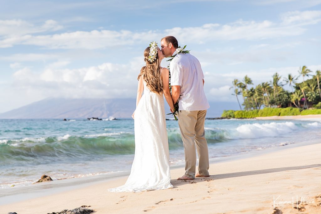 Hawaii beach wedding photographers