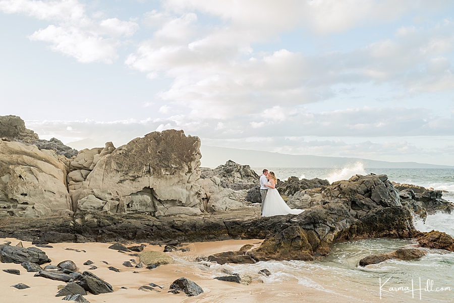 bride and groom on a cliff - epic bridal shots 