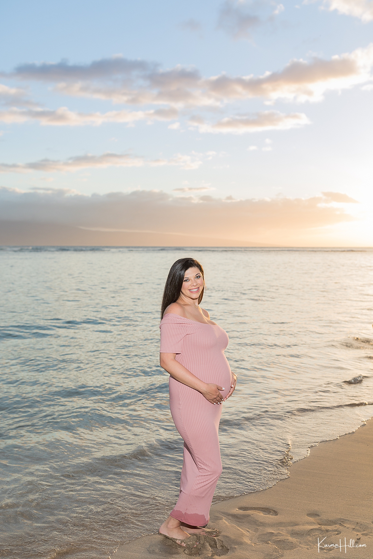 maternity photography in front of hawaii sunset on the beach 