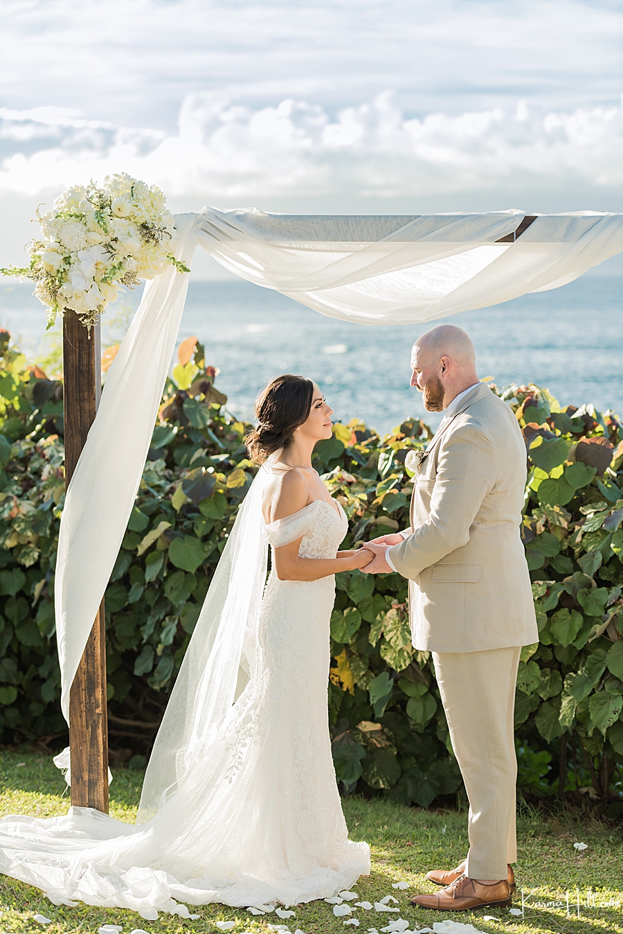 romantic Maui destination wedding 
