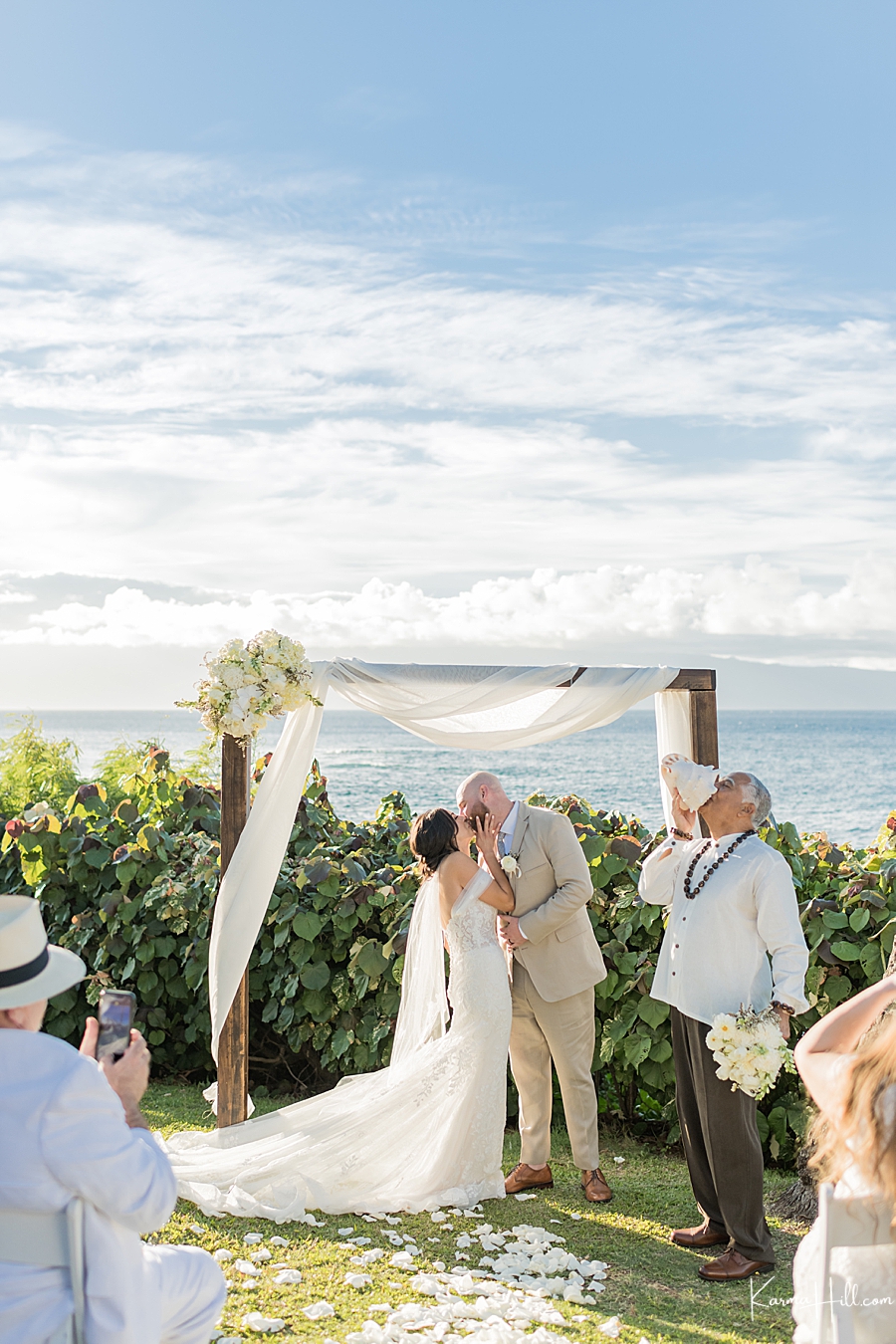 romantic hawaii destination wedding 
