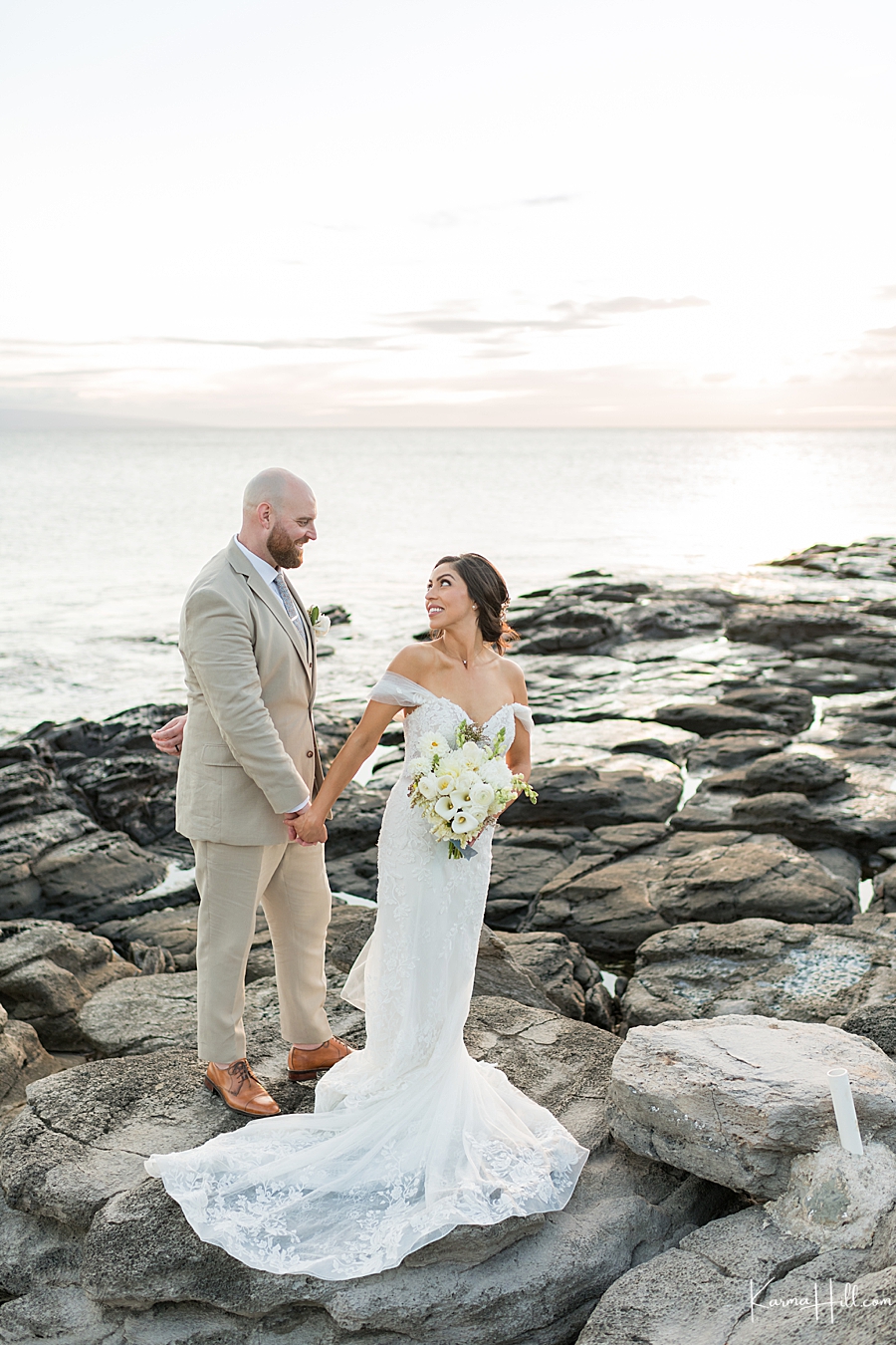 hawaii sunset wedding poses