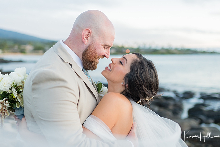 hawaii wedding couple poses