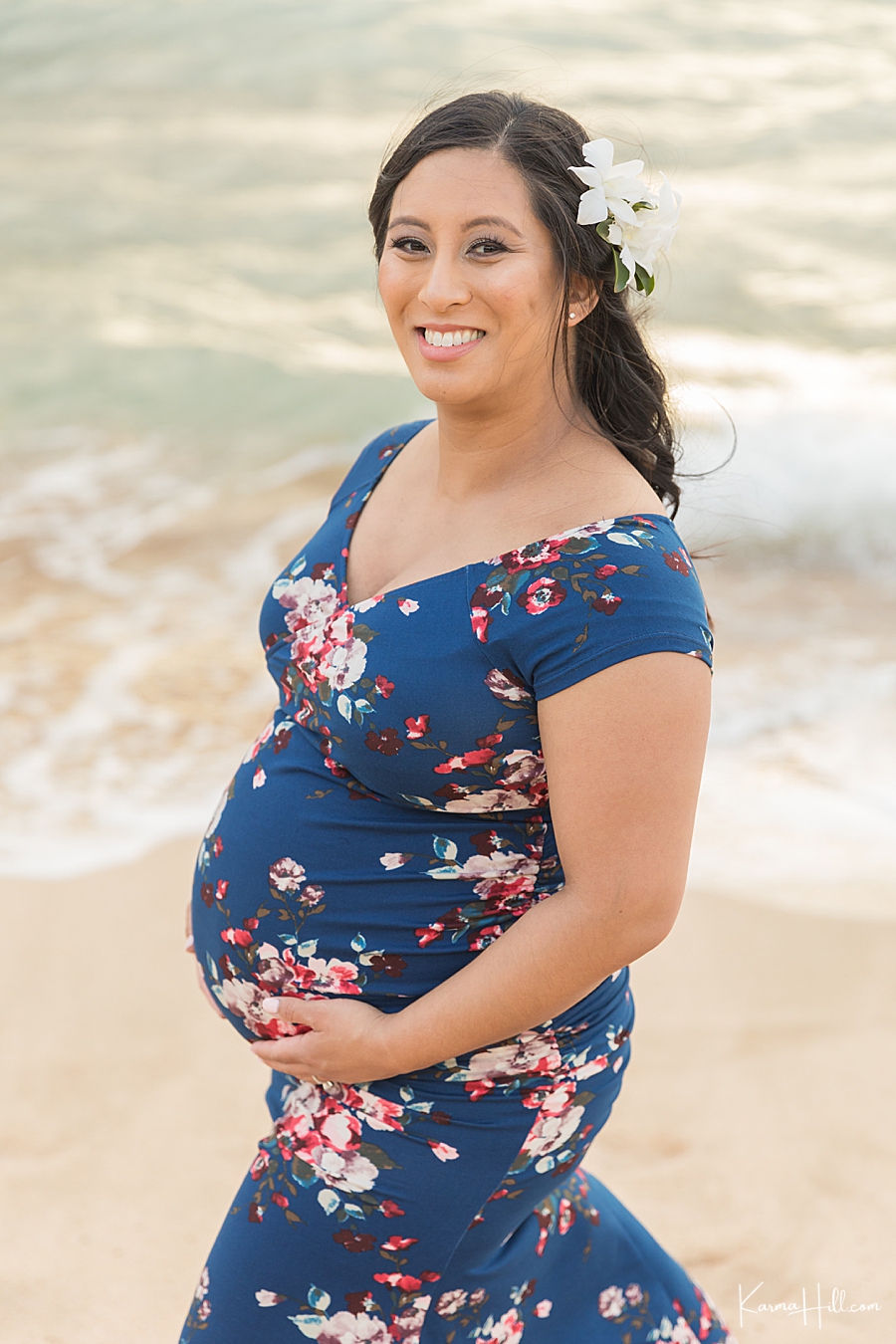 Maternity portraits in Maui, Hawaii
