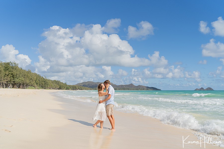 couples beach photography in Oahu