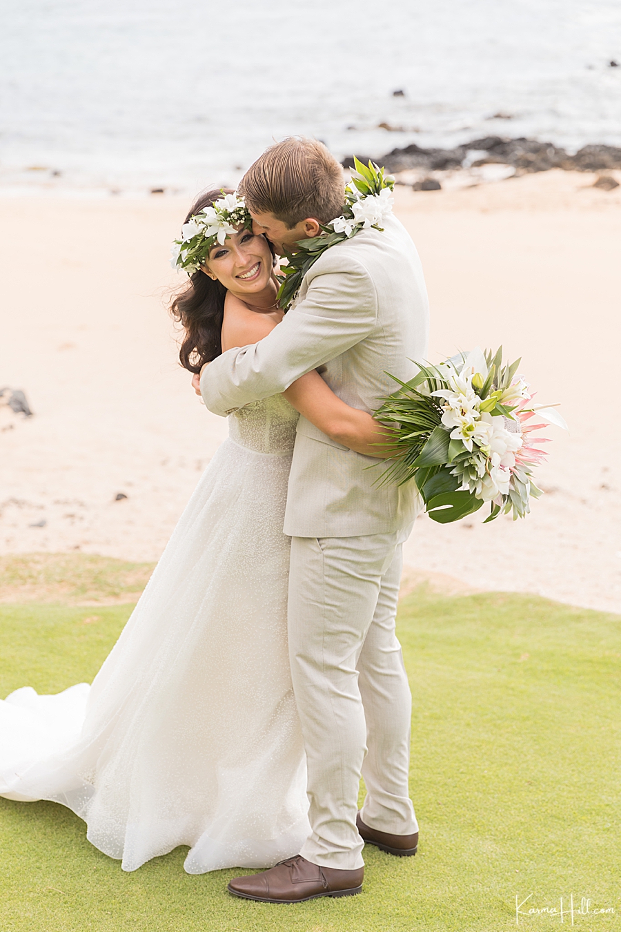bride first looks photographer in maui