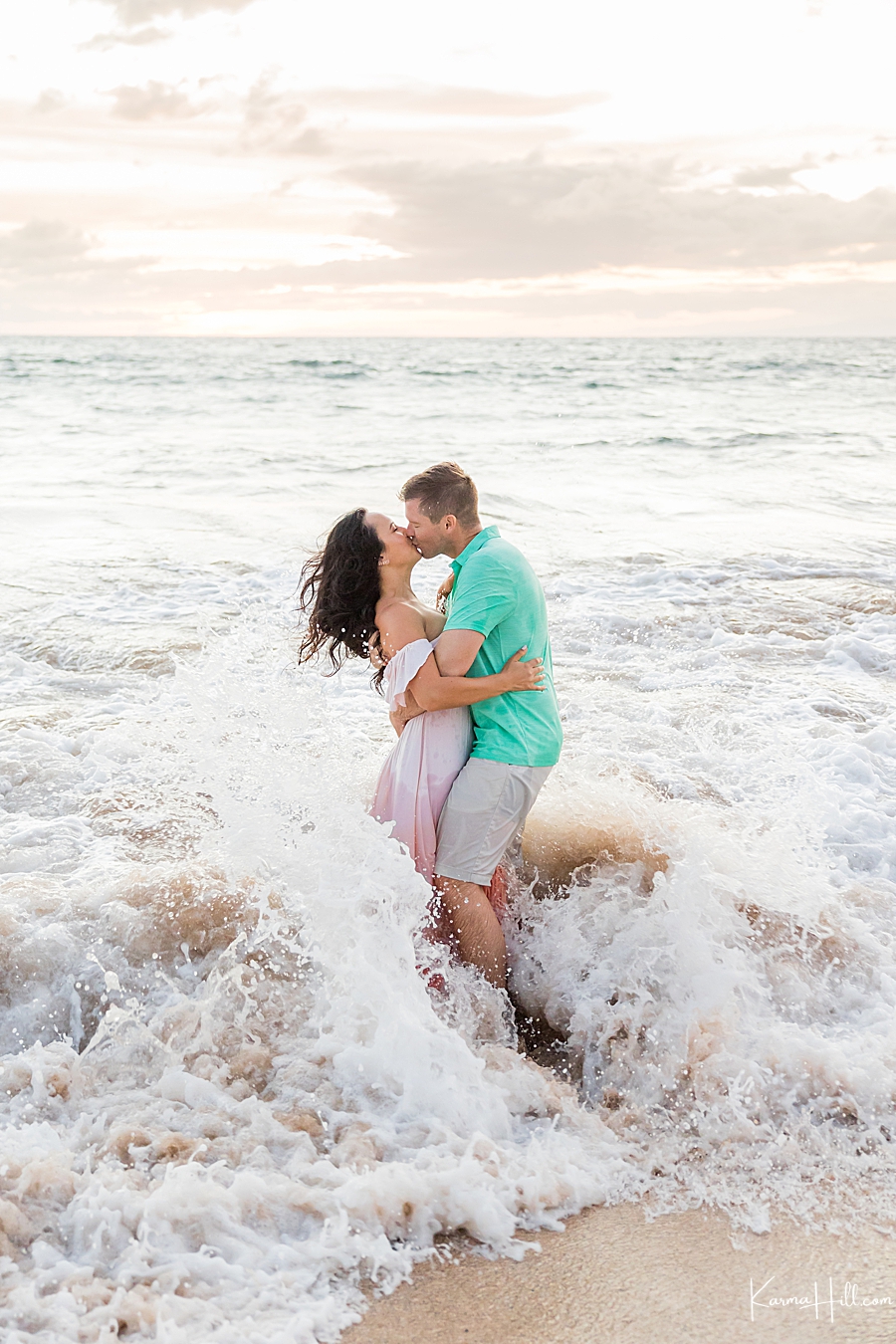 couples ocean photographers in maui