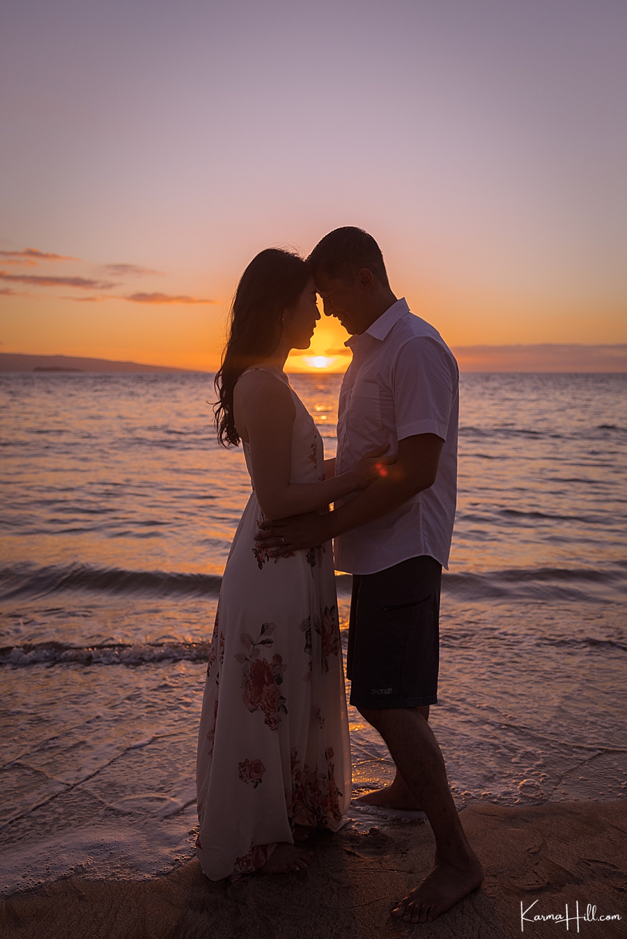 sunset engagement portraits in Maui
