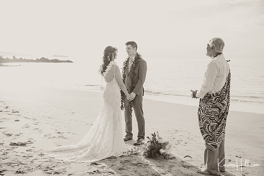 Hawaii beach wedding photography
