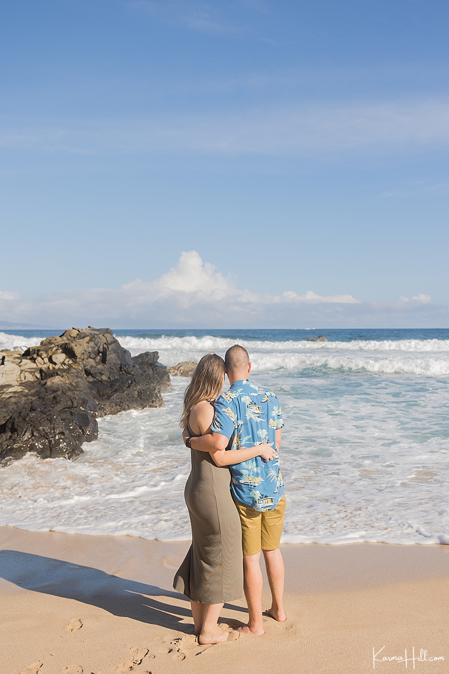 couples beach portrait in Maui, Hawaii
