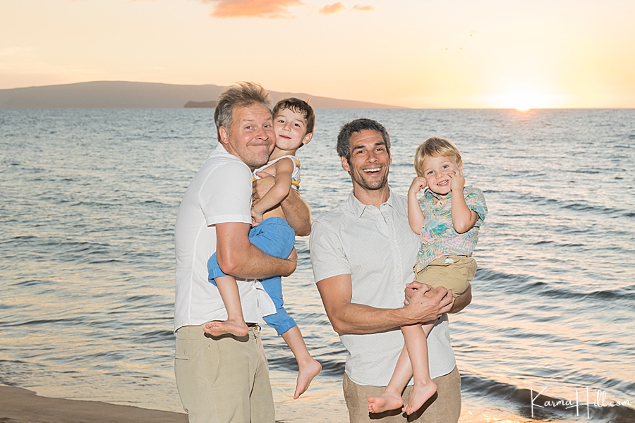 sunset family beach photos in hawaii