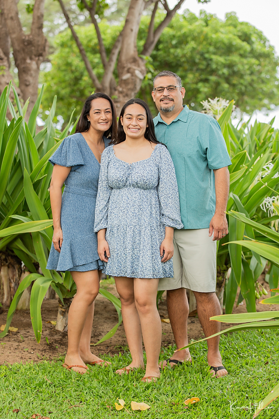 senior portraits with parents hawaii