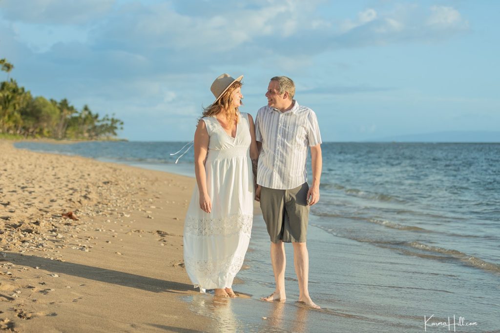 couples beach portrait in Maui, Hawaii