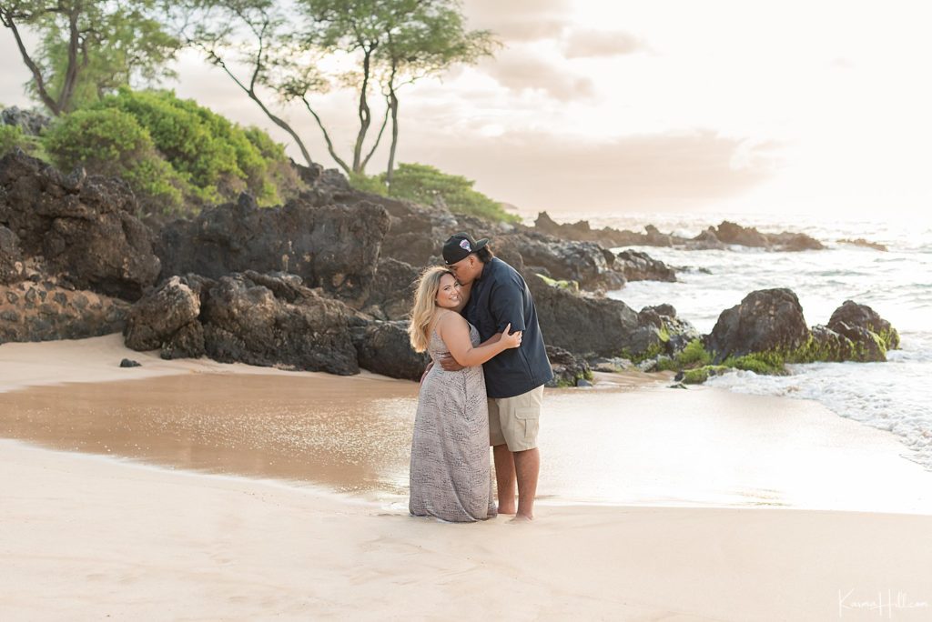 Hawaii Couples Photographers on Beach