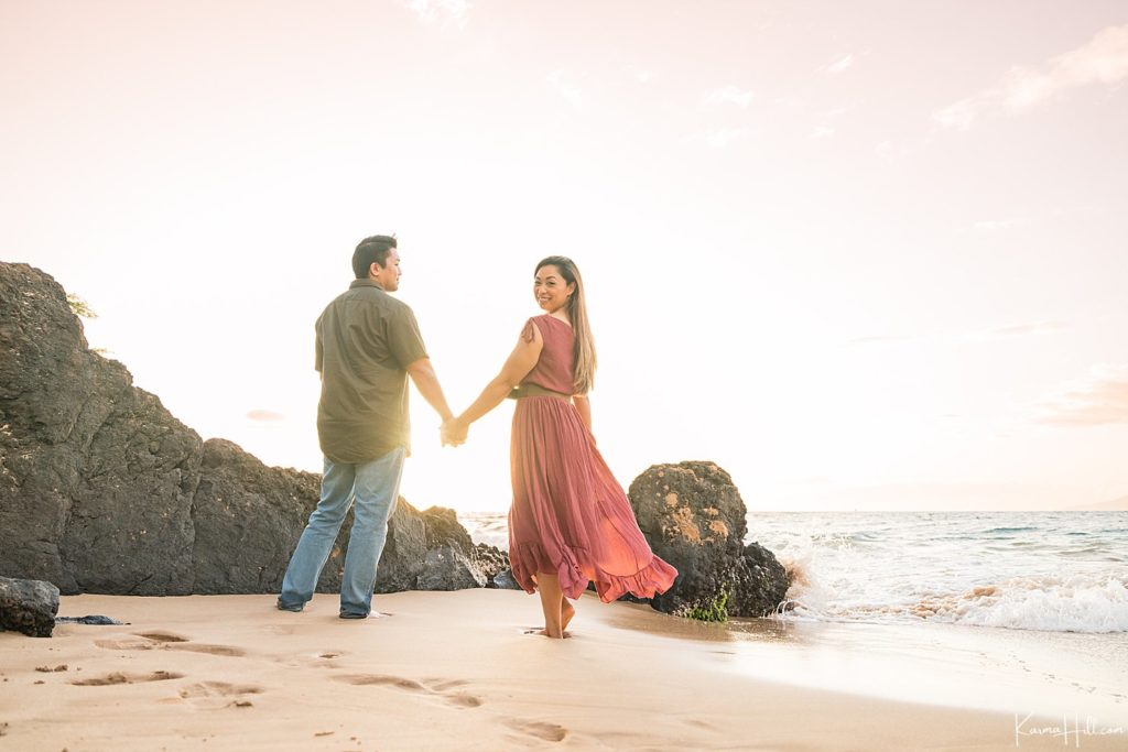 sunset beach couples portraits in Hawaii