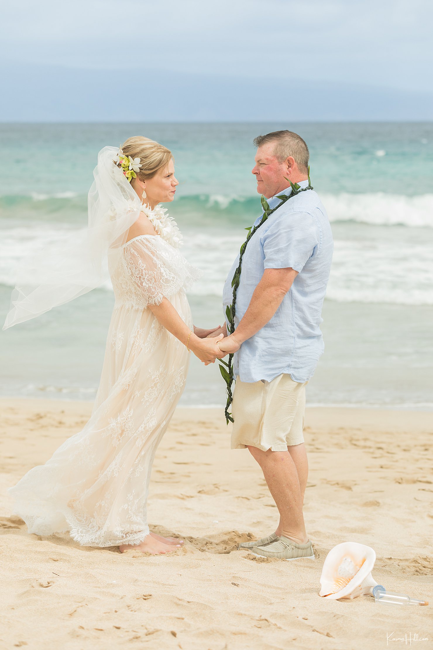 photos of Maui wedding ceremony