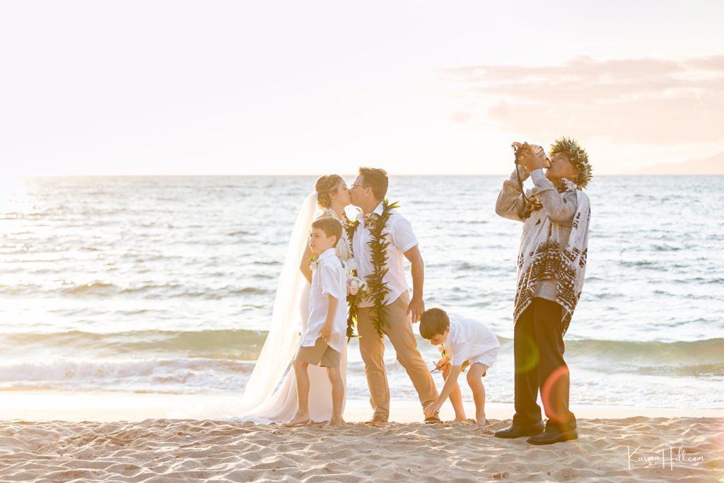 Hawaii vow renewals on the beach