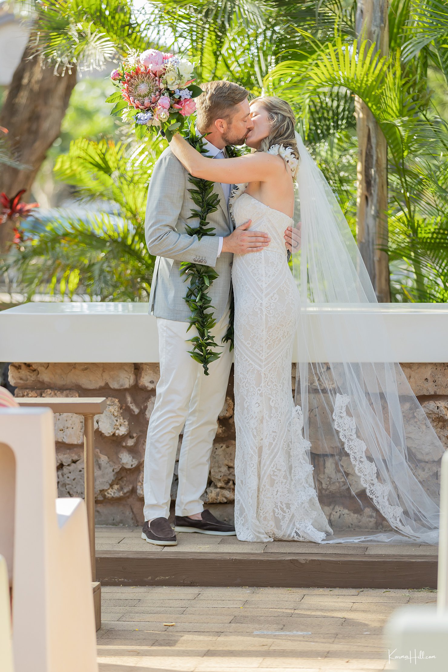 Maui wedding photographer for ceremony 