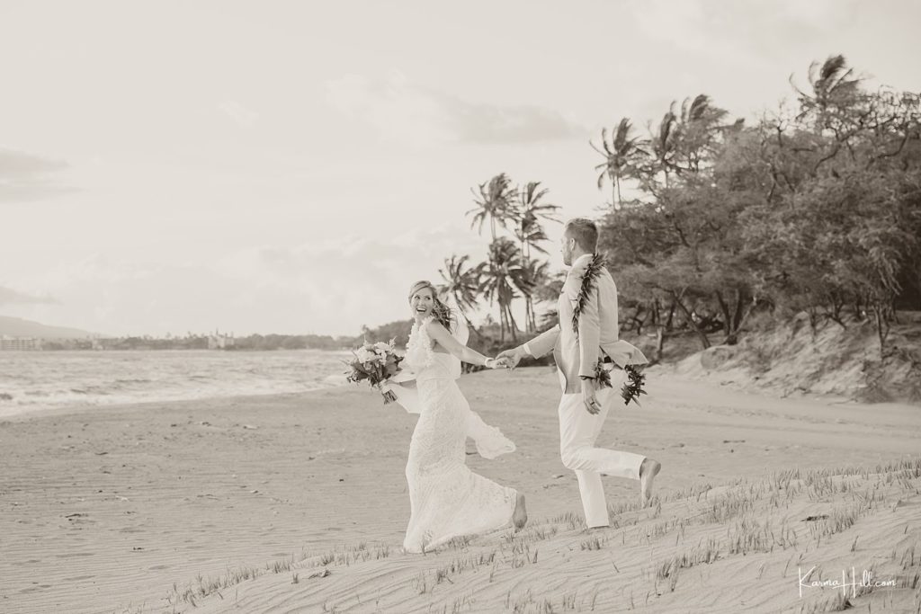 fun Maui wedding photographer