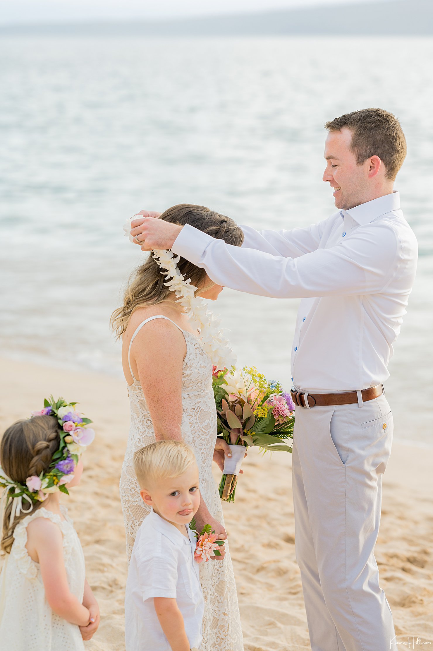 Hawaii vow renewals on the beach