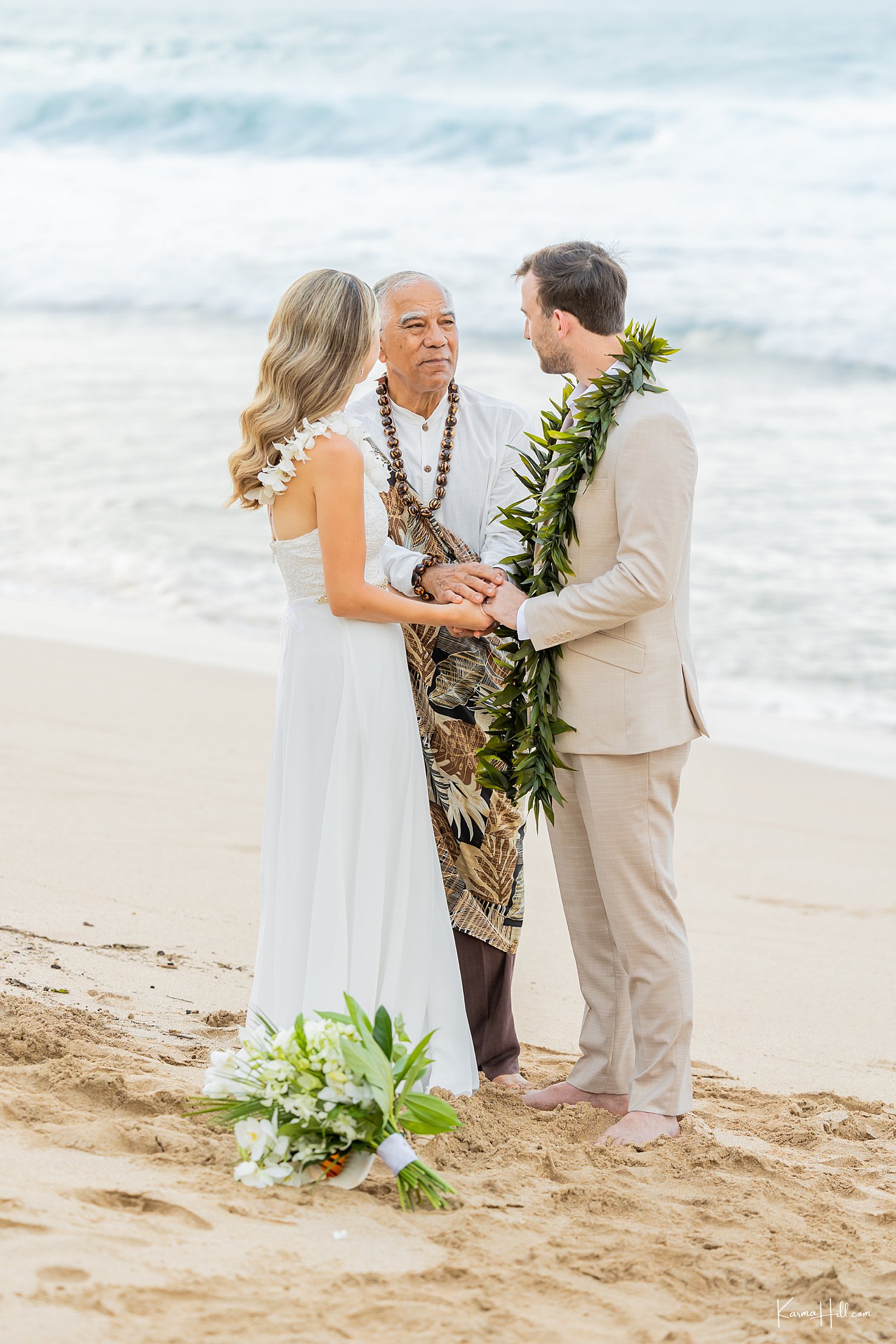 maui newlyweds on beach