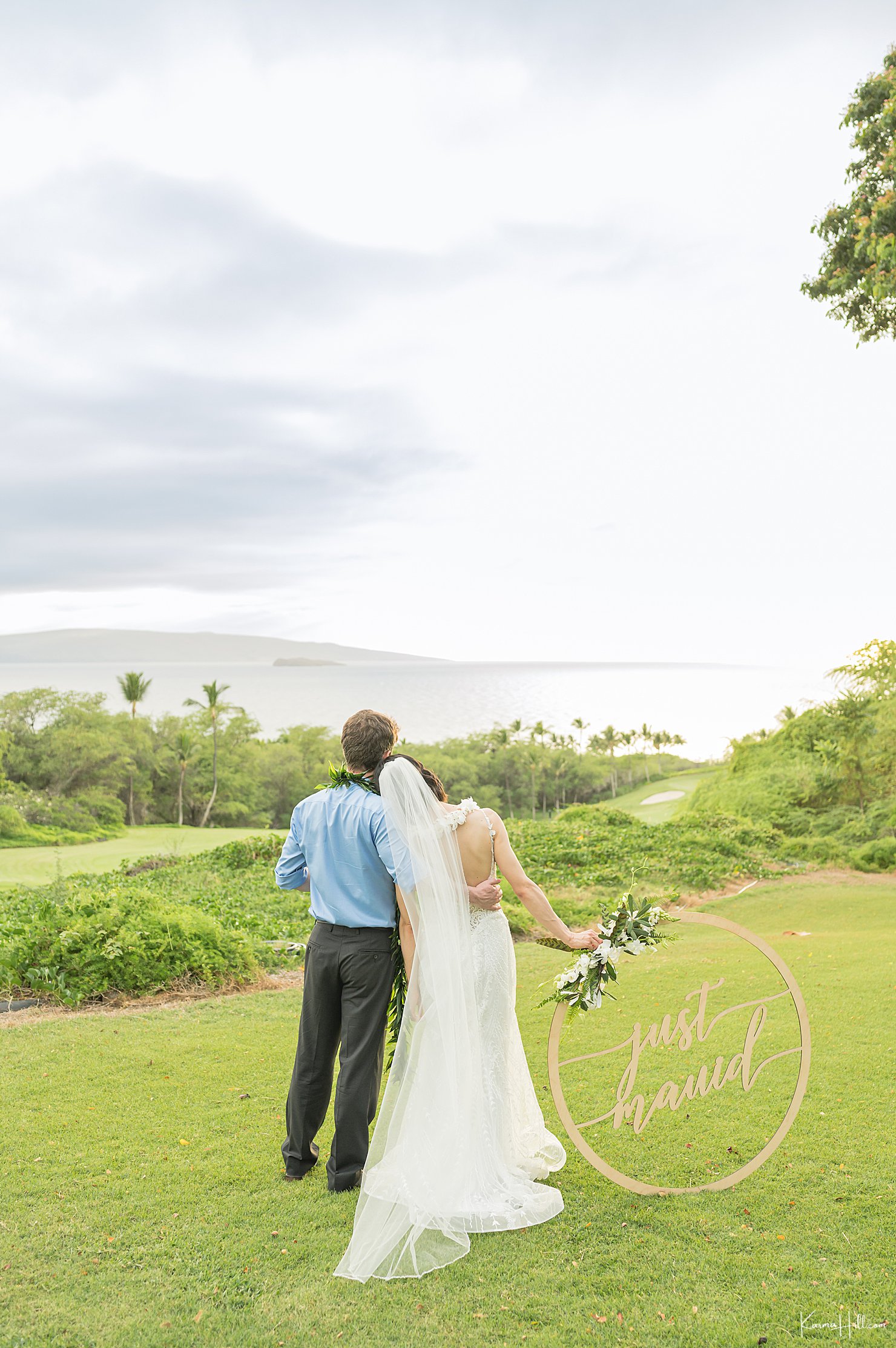 a couple married in Maui