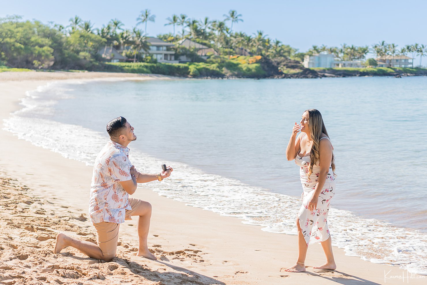 Man proposing to girlfriend in Maui