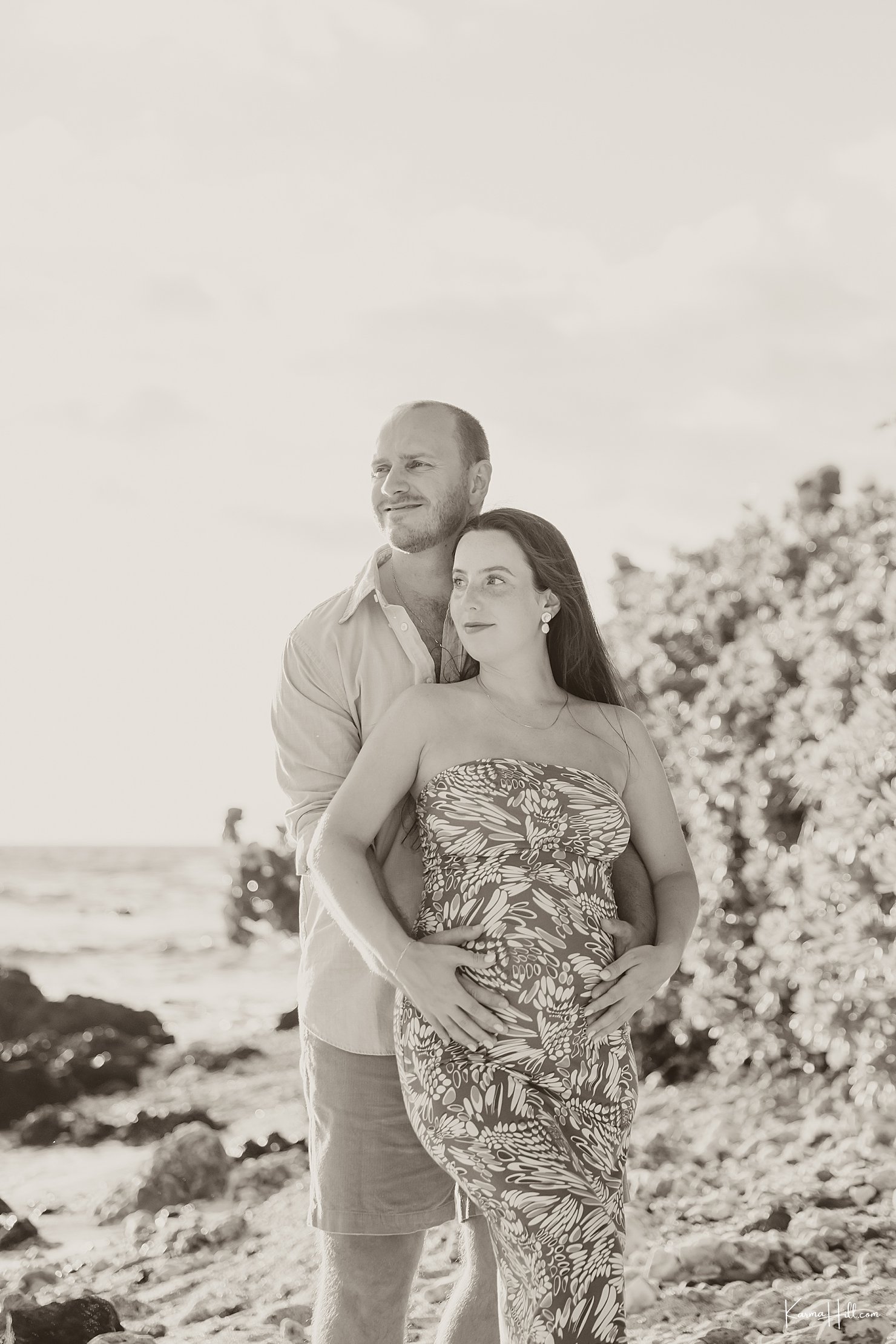 maternity and proposal photographer in Maui