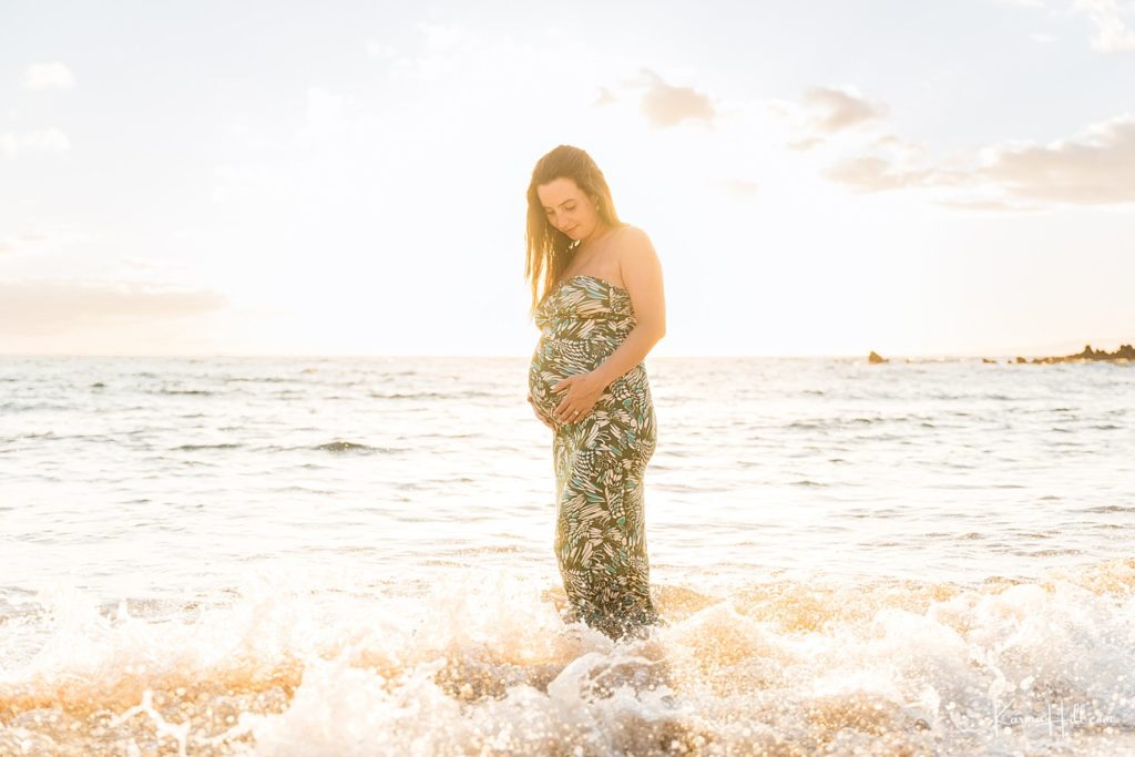 sunset maternity portraits in Maui