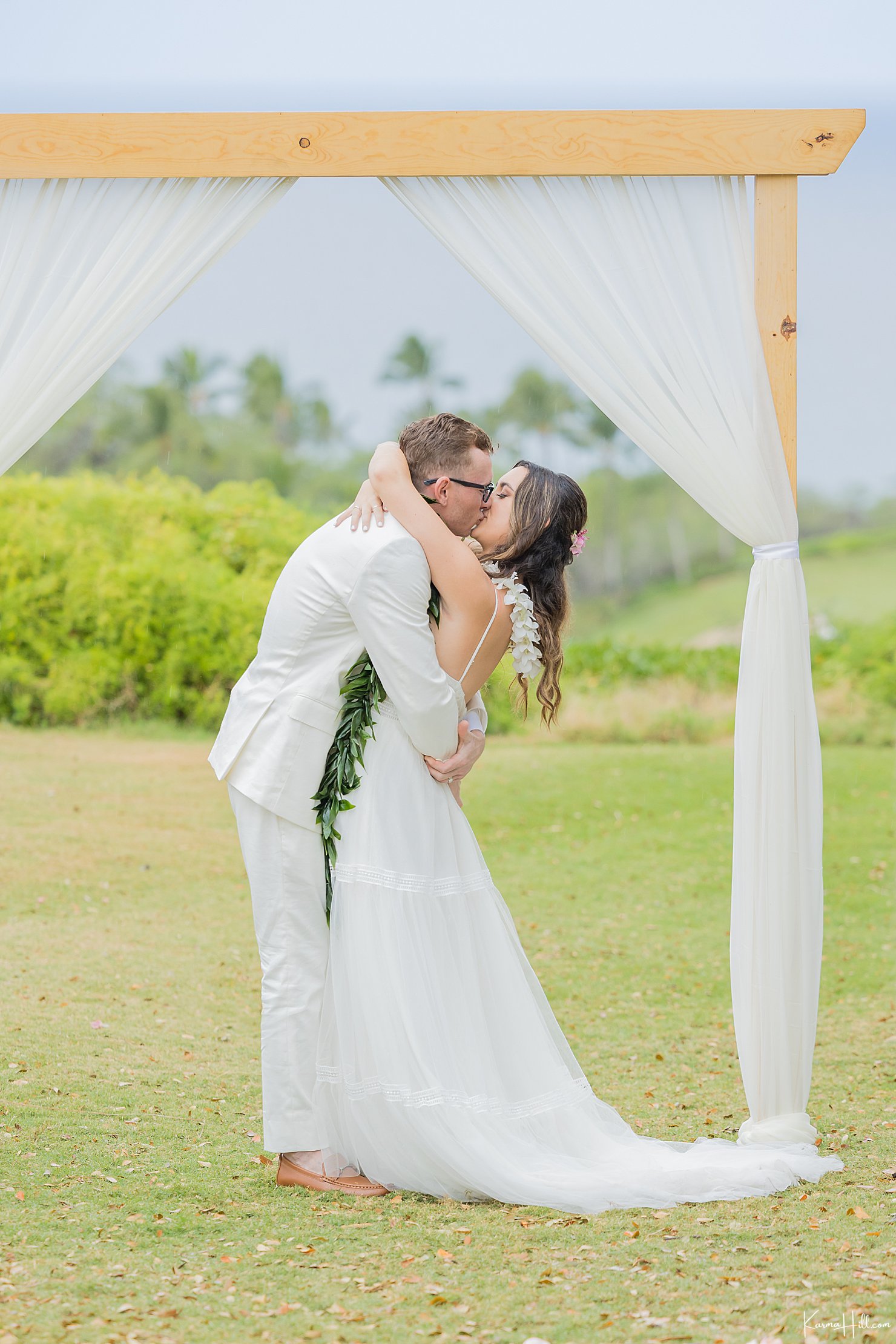 happy newlyweds in maui