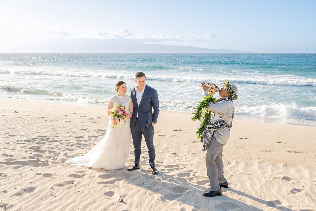 Simple Maui Wedding packages with photographer, bouquet, and officiant