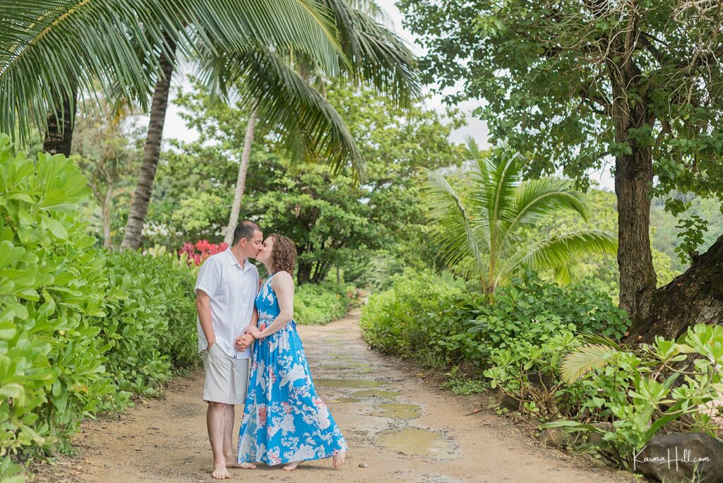 happy couple in kauai 