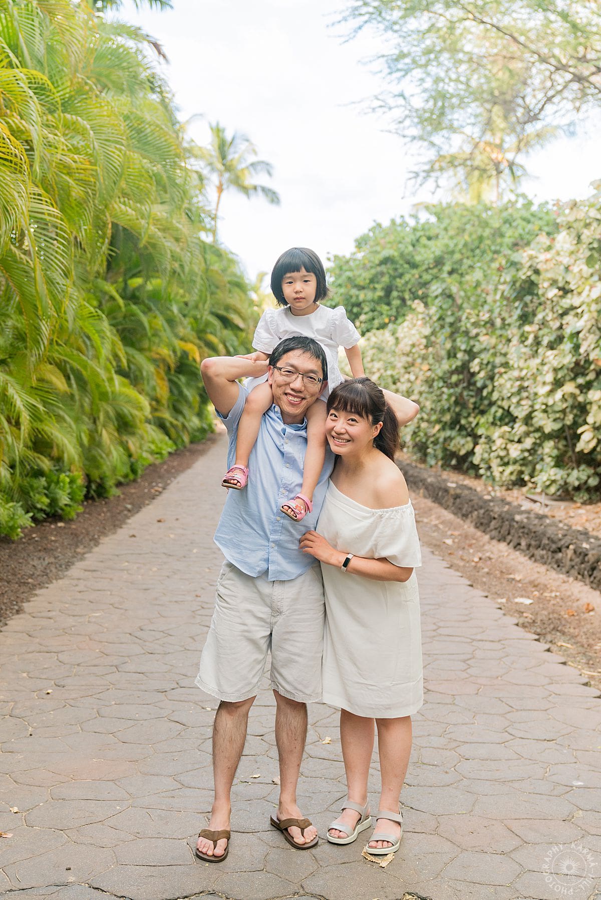 family portrait in hawaii