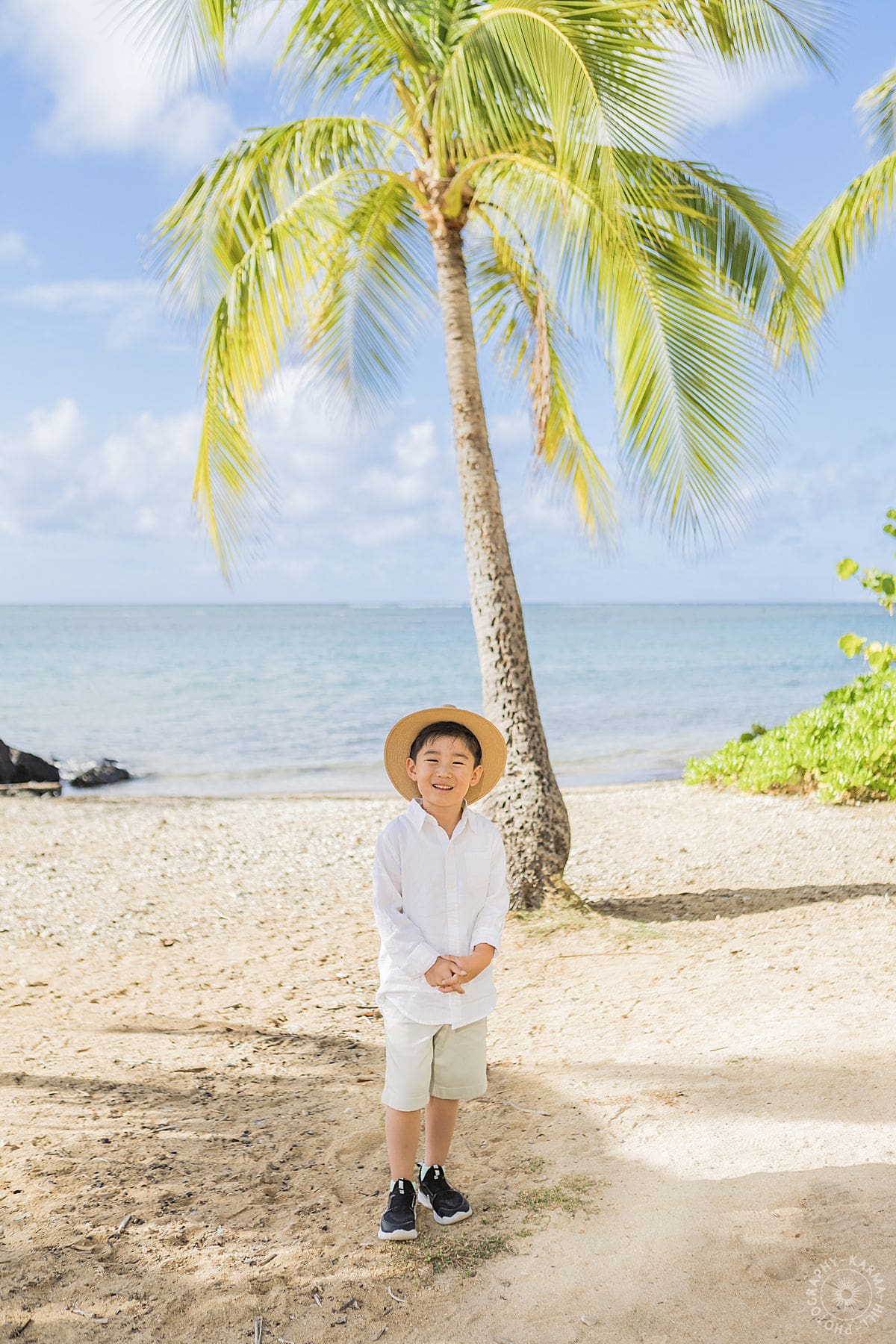 happy family in oahu