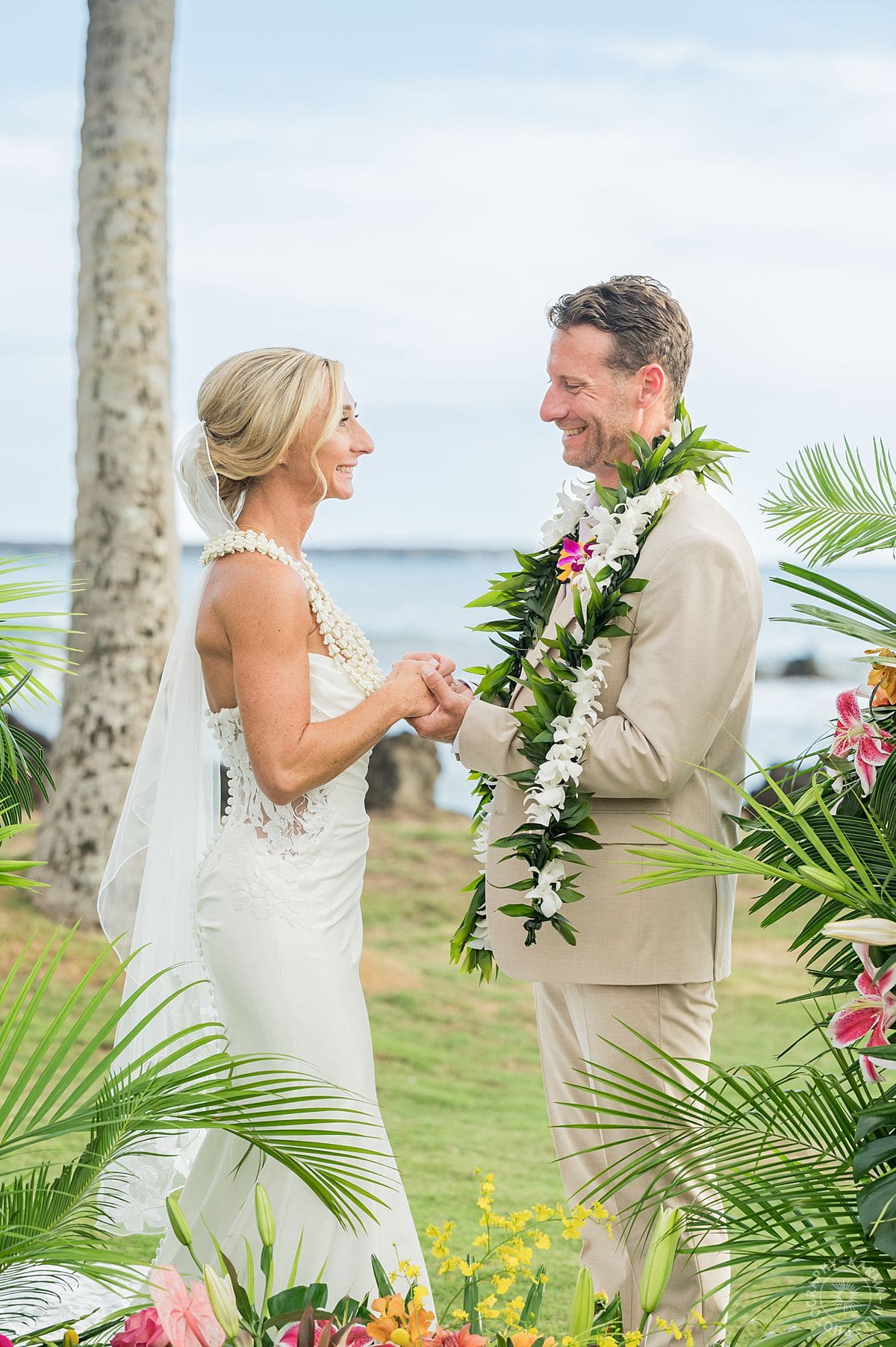newlyweds in hawaii 